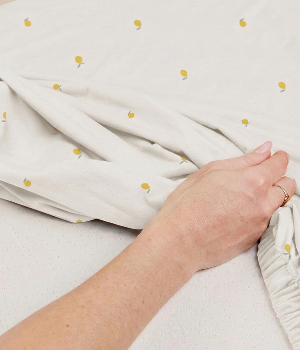 HushDry™ 2-in-1 Waterproof Fitted Crib Sheet Viscose from Bamboo Cream Lemons